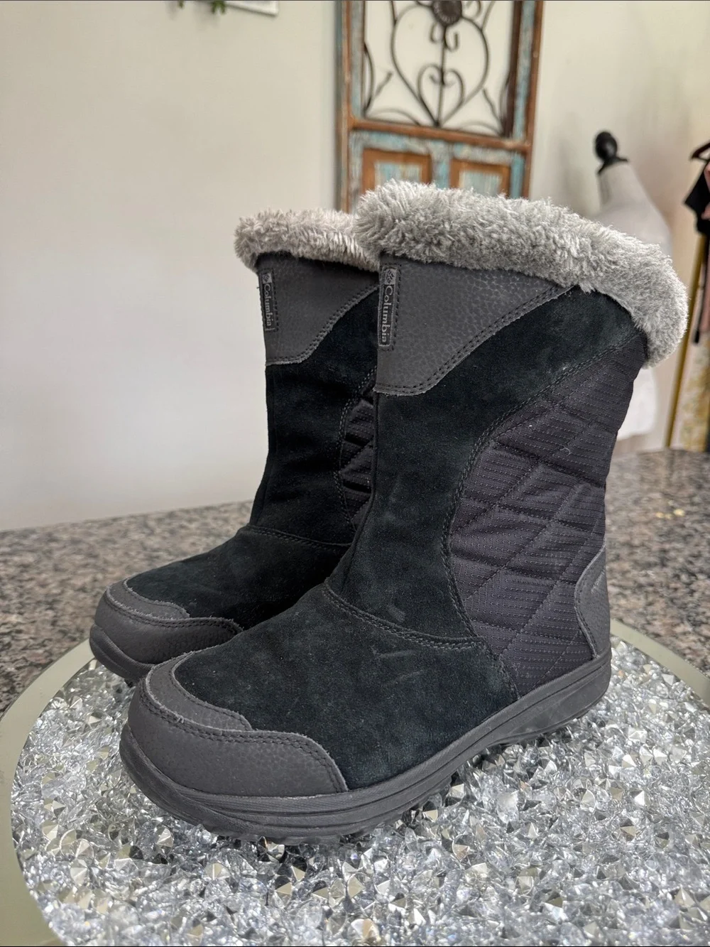 Columbia Black Faux-Fur Cuff Insulated Winter waterproof Boots EUC 7.5